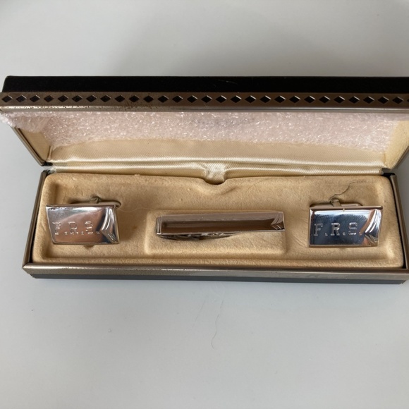 Swank FRS Monogramed Silver Plated Tie Bar and Cufflink  in box.Vintage 70s - Picture 1 of 7